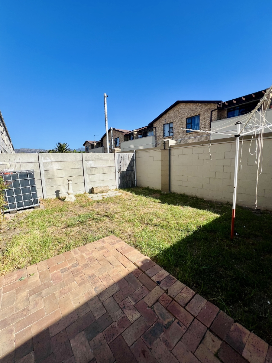 2 Bedroom Property for Sale in Guldenland Western Cape